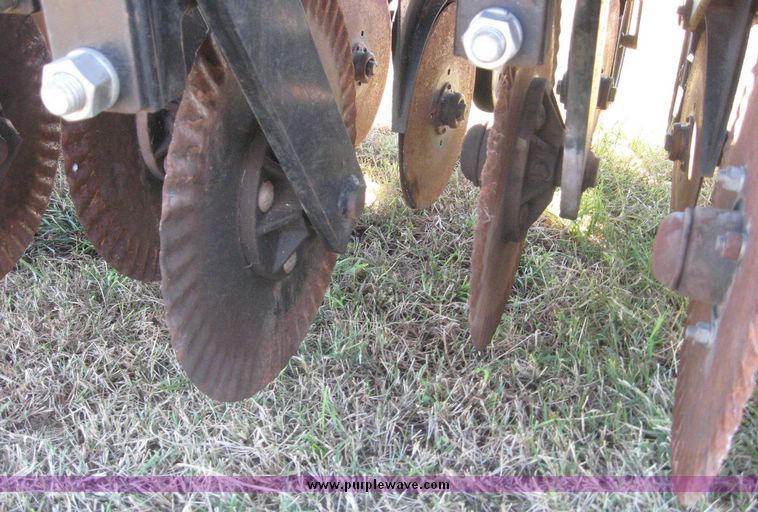 image for item 7998 Great Plains Solid Stand 10 No Till double disc drill