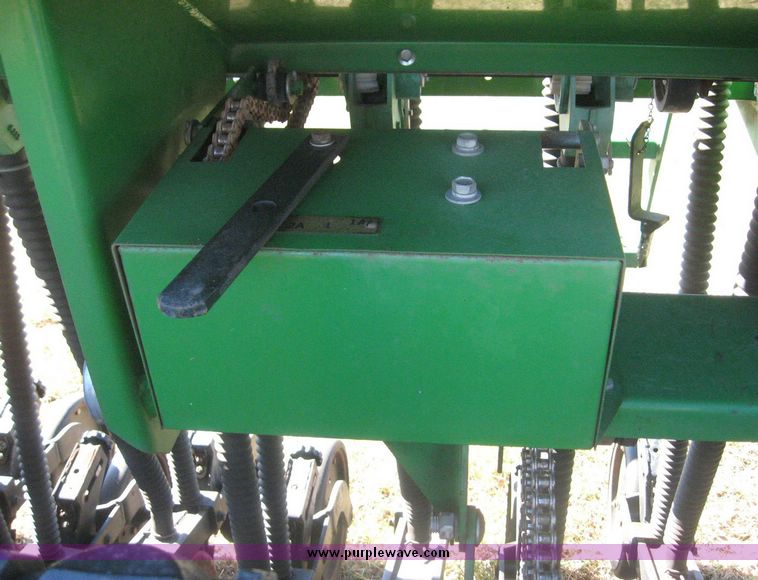 image for item 7998 Great Plains Solid Stand 10 No Till double disc drill