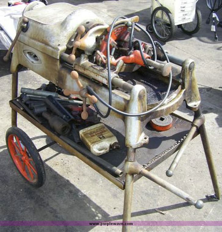 image for item 1001 Rigid portable pipe threading machine with legs