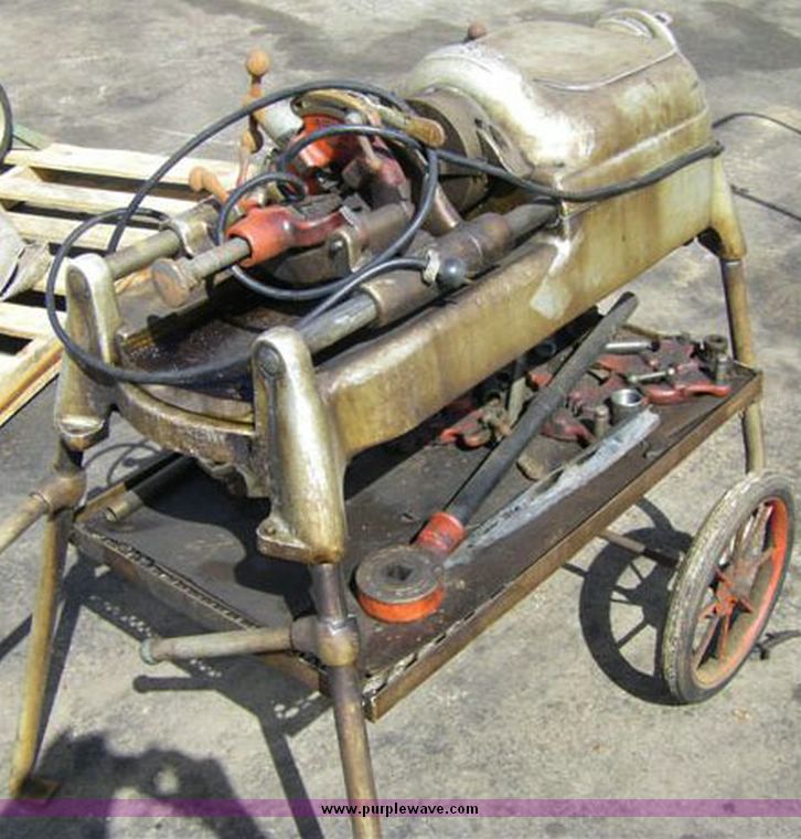 image for item 1001 Rigid portable pipe threading machine with legs