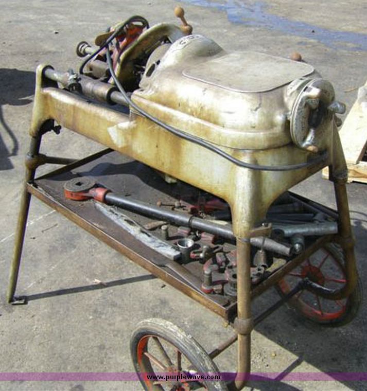 image for item 1001 Rigid portable pipe threading machine with legs