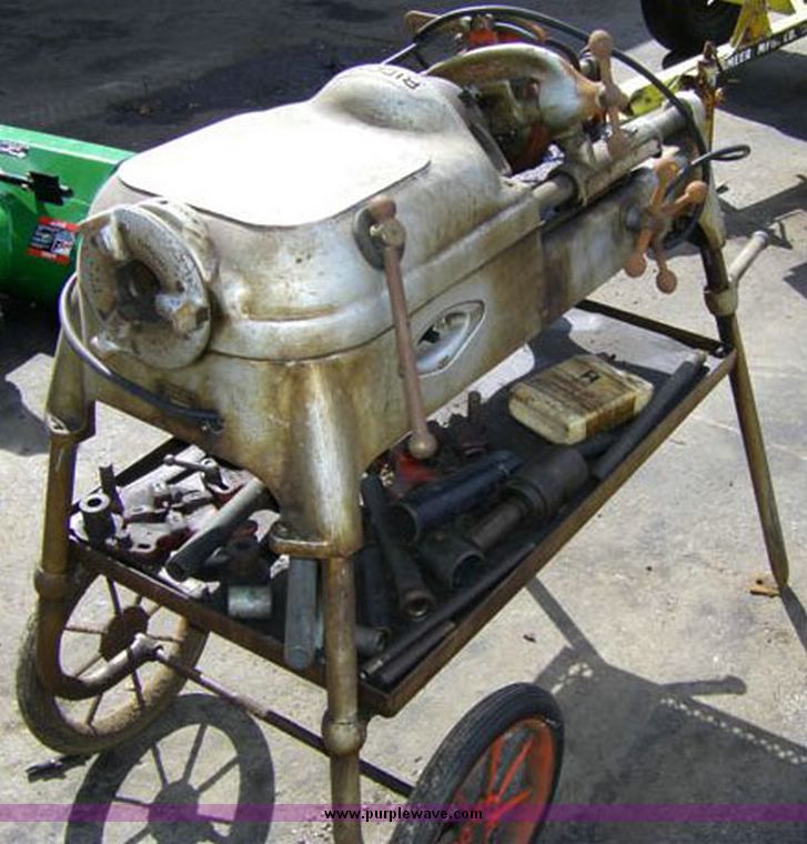 image for item 1001 Rigid portable pipe threading machine with legs