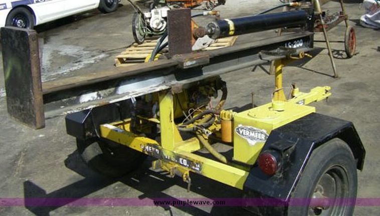 image for item 1006 Vermeer trailer-able log splitter