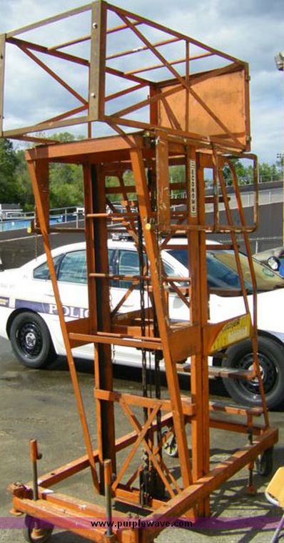 image for item 1009 High Jacker 19' aerial lift