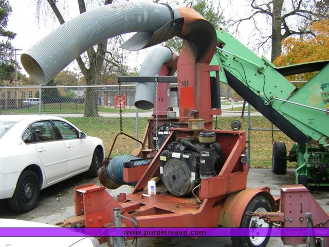 image for item 1054 2003 GiantVac Leafloader TM6500-HW municipal leaf vacuum