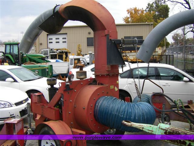 image for item 1054 2003 GiantVac Leafloader TM6500-HW municipal leaf vacuum