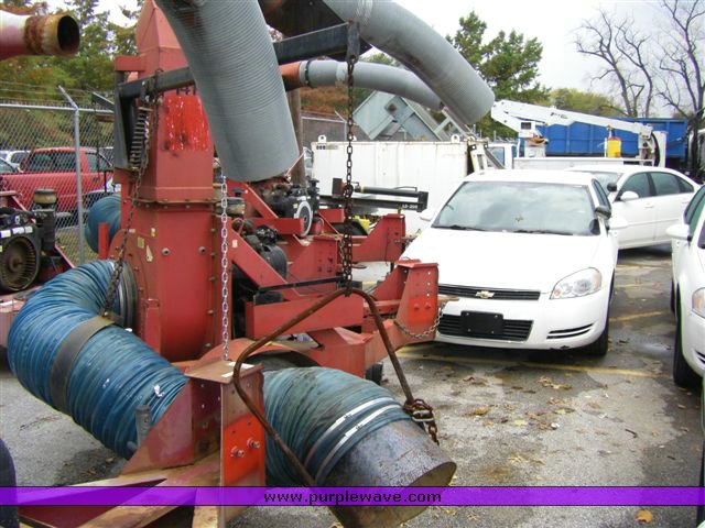 image for item 1054 2003 GiantVac Leafloader TM6500-HW municipal leaf vacuum