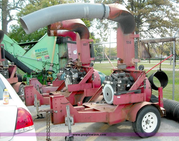 image for item 3816 2003 Giantvac Leafloader TM6500-HW municipal leaf vacuum