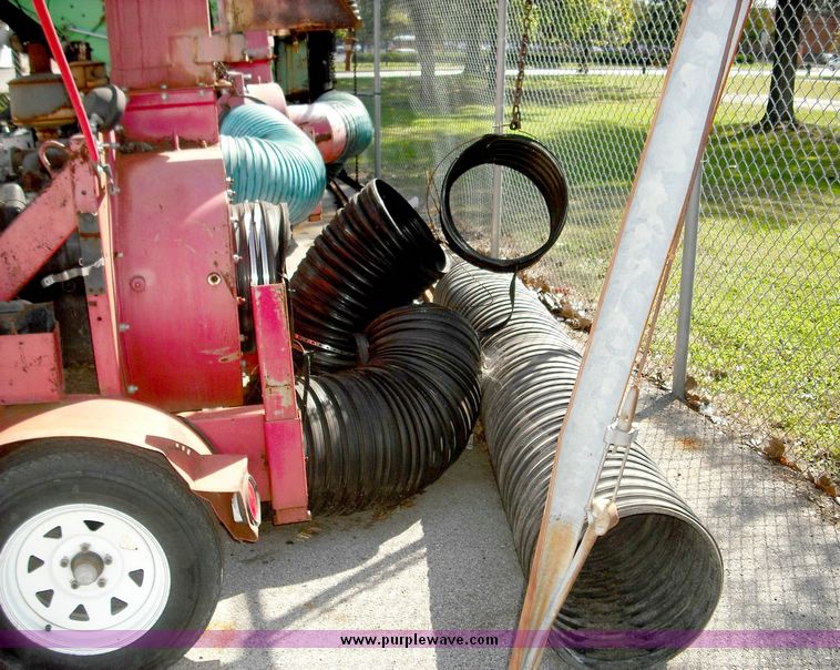 image for item 3816 2003 Giantvac Leafloader TM6500-HW municipal leaf vacuum