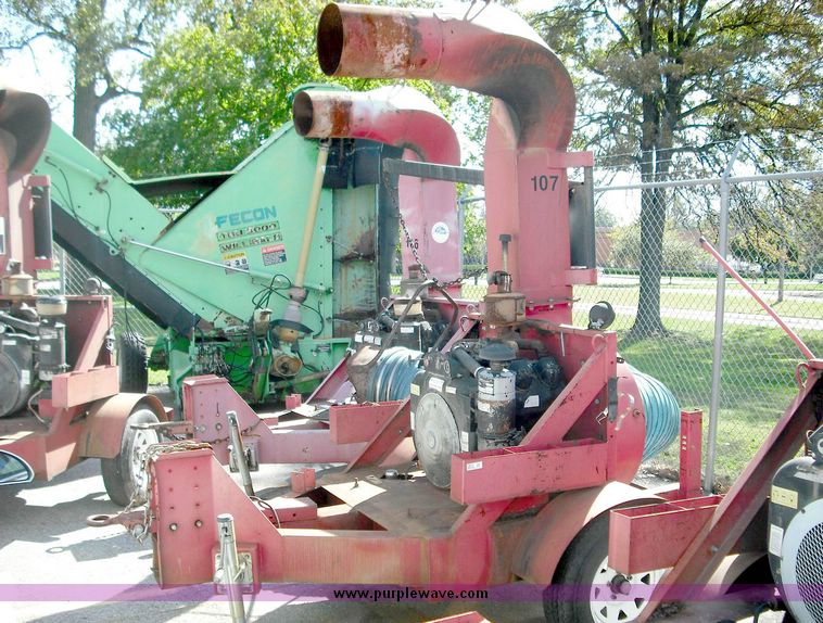 image for item 3817 2003 Giantvac Leafloader TM6500-HW municipal leaf vacuum