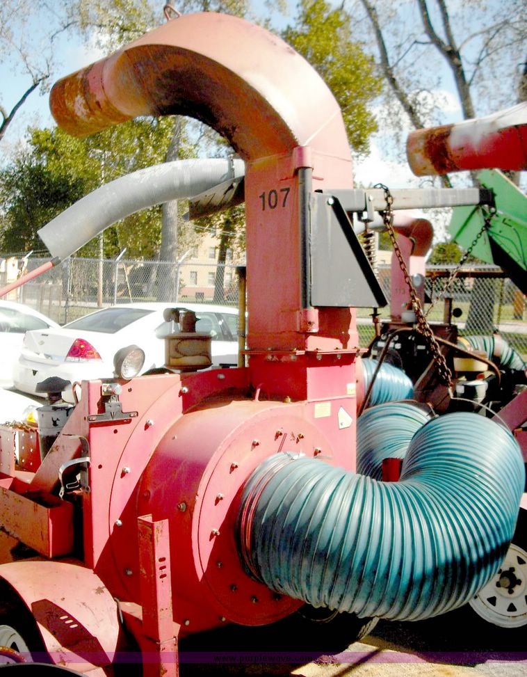 image for item 3817 2003 Giantvac Leafloader TM6500-HW municipal leaf vacuum