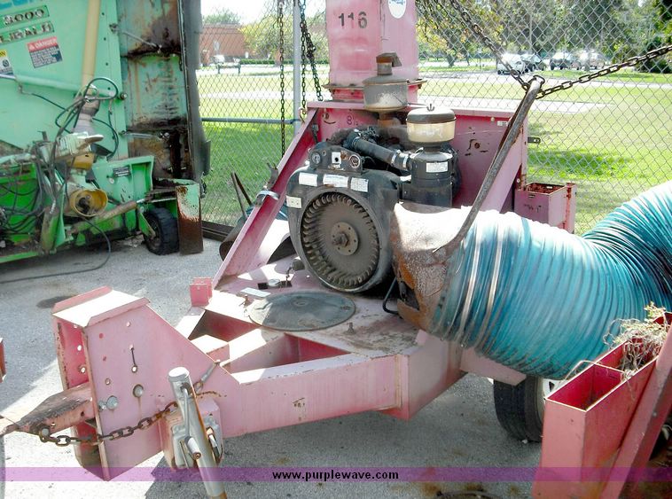 image for item 3818 2000 Giantvac Leafloader TM6500-HW municipal leaf vacuum