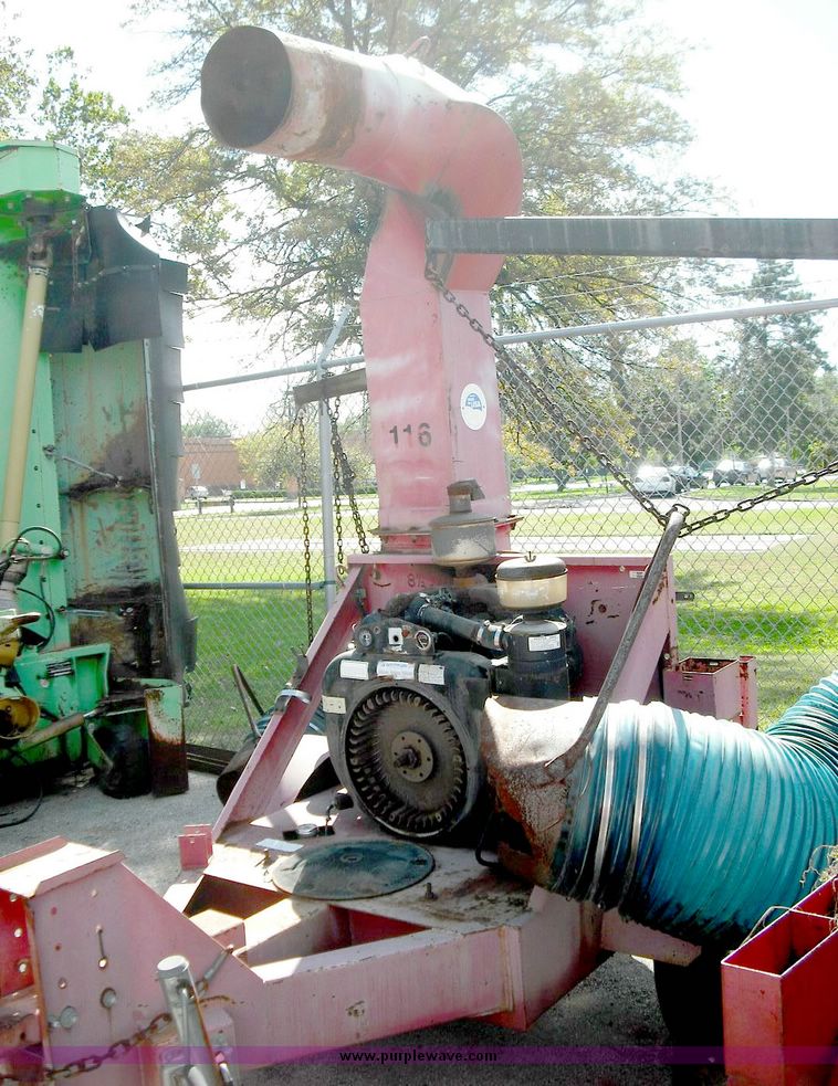 image for item 3818 2000 Giantvac Leafloader TM6500-HW municipal leaf vacuum