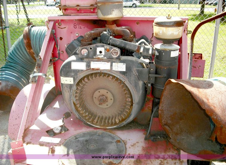 image for item 3818 2000 Giantvac Leafloader TM6500-HW municipal leaf vacuum