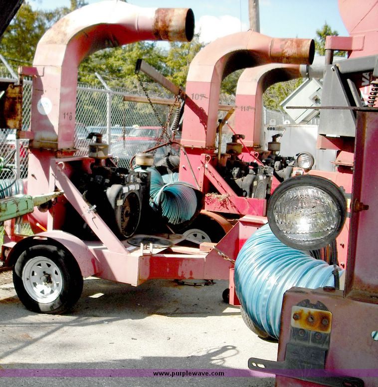 image for item 3818 2000 Giantvac Leafloader TM6500-HW municipal leaf vacuum