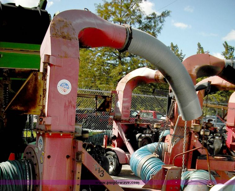 image for item 3819 1999 Giantvac Leafloader TM6500-HW municipal leaf vacuum