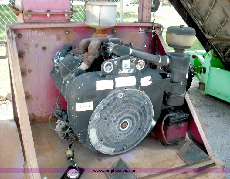 image for item 3819 1999 Giantvac Leafloader TM6500-HW municipal leaf vacuum