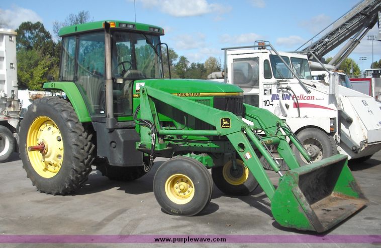 image for item 3820 1995 John Deere 7800 tractor with John Deere 725 loader