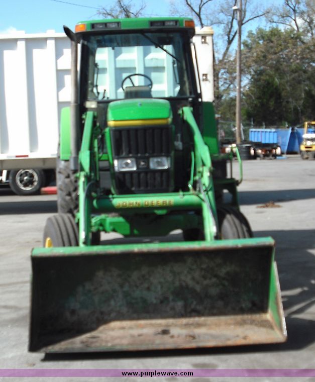image for item 3820 1995 John Deere 7800 tractor with John Deere 725 loader