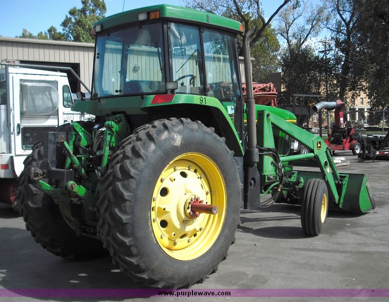 image for item 3820 1995 John Deere 7800 tractor with John Deere 725 loader