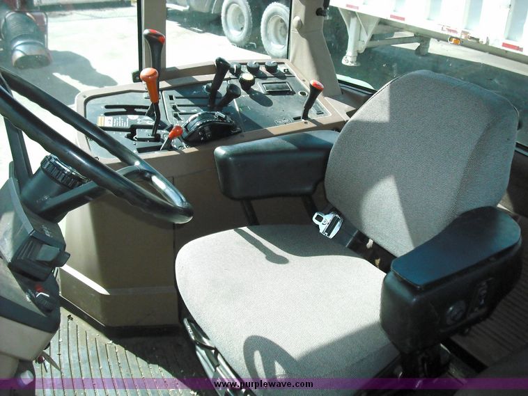 image for item 3820 1995 John Deere 7800 tractor with John Deere 725 loader