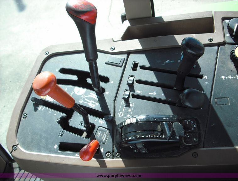 image for item 3820 1995 John Deere 7800 tractor with John Deere 725 loader