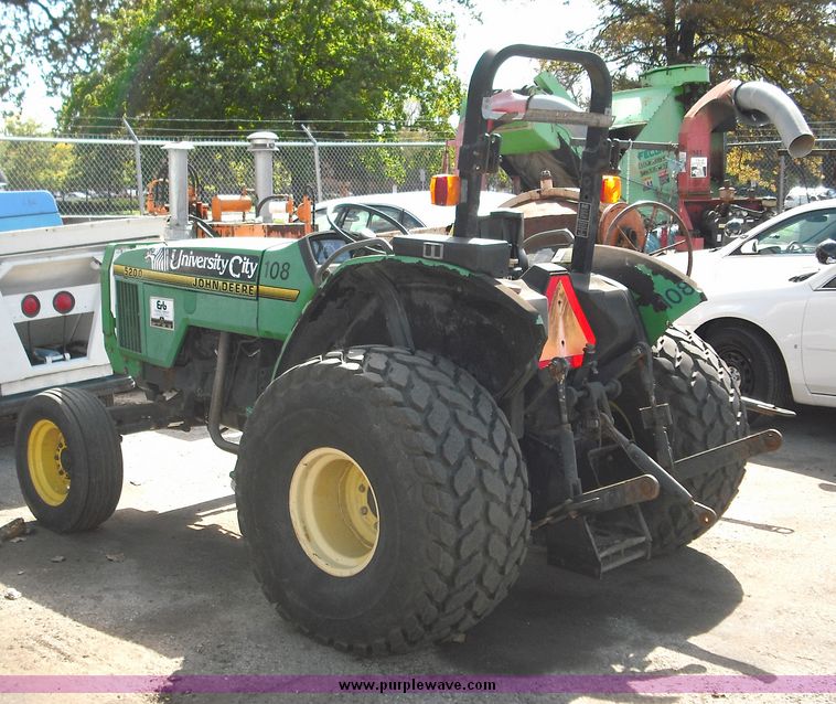 image for item 3821 1993 John Deere 5200 tractor