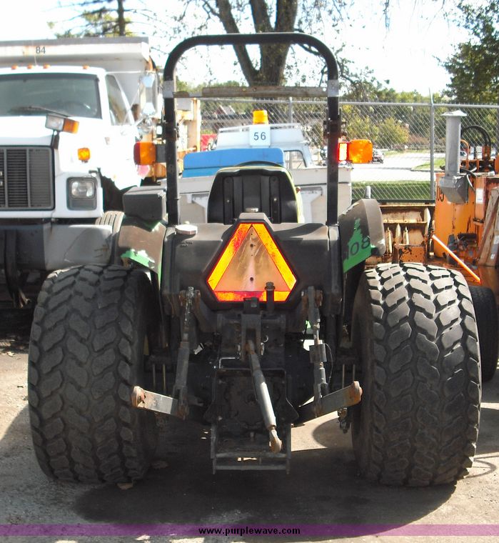 image for item 3821 1993 John Deere 5200 tractor