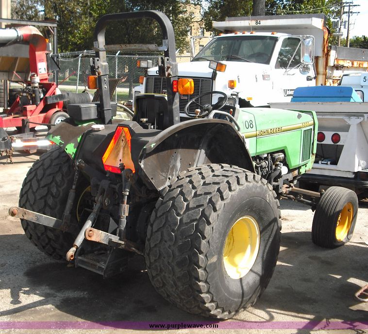 image for item 3821 1993 John Deere 5200 tractor