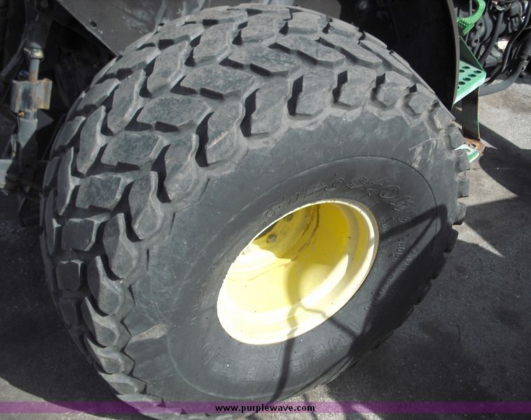 image for item 3821 1993 John Deere 5200 tractor