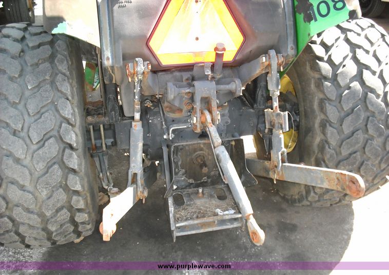 image for item 3821 1993 John Deere 5200 tractor