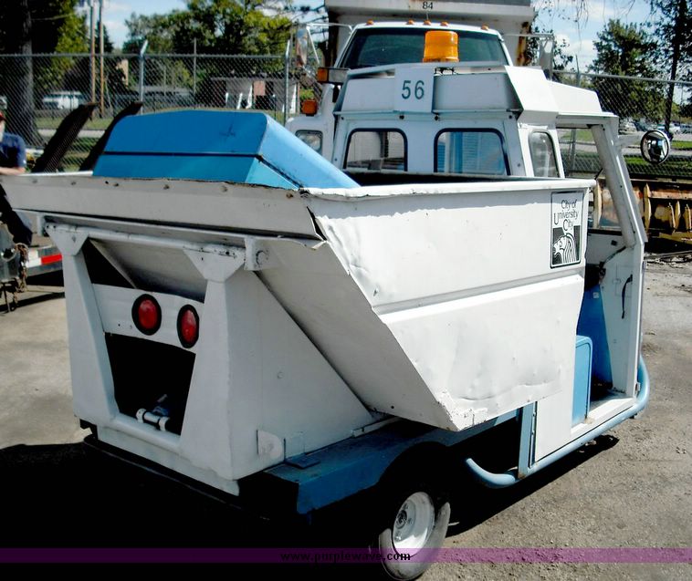 image for item 3824 1979 Cushman Truckster three wheeler with cab
