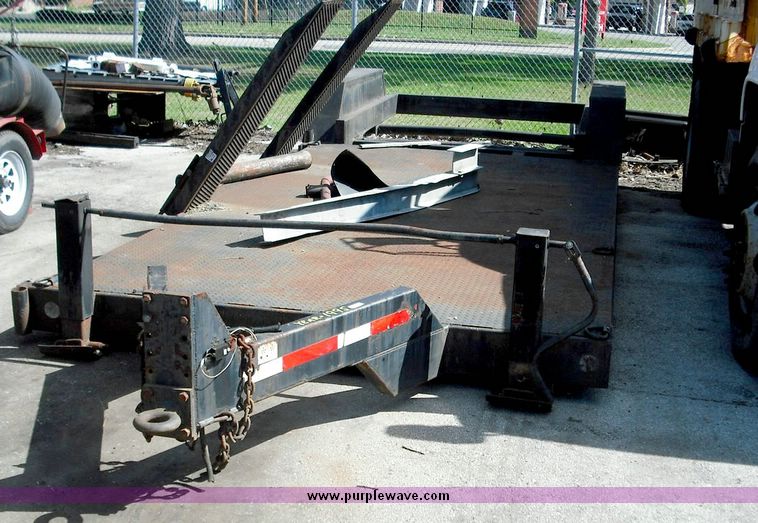 image for item 3825 1995 Diamond side loading trailer