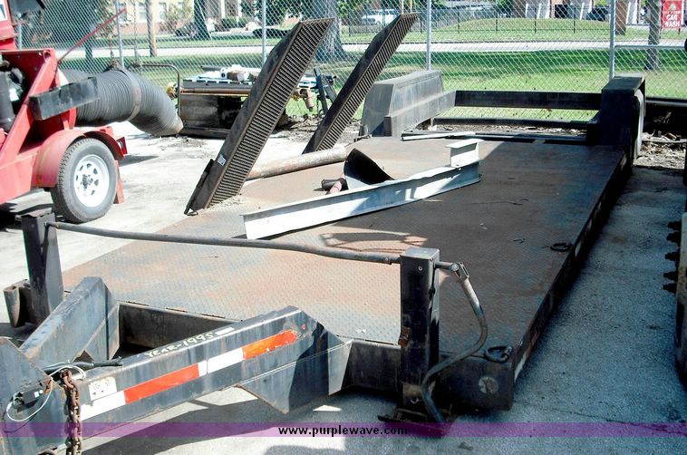 image for item 3825 1995 Diamond side loading trailer