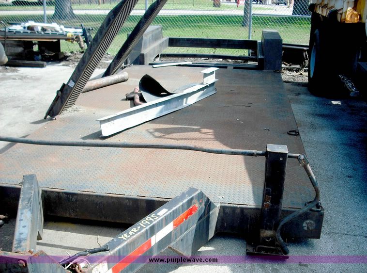 image for item 3825 1995 Diamond side loading trailer