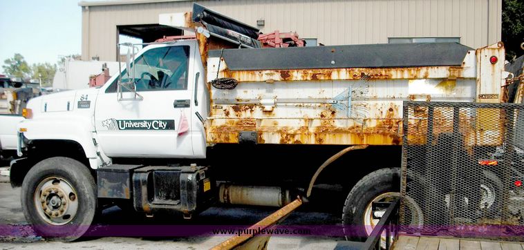 image for item 3826 2000 GMC C7500 dump truck with plow and spreader controls