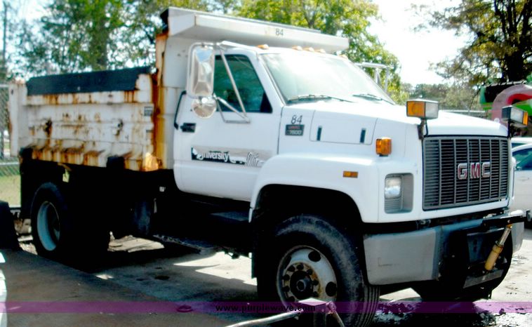 image for item 3826 2000 GMC C7500 dump truck with plow and spreader controls