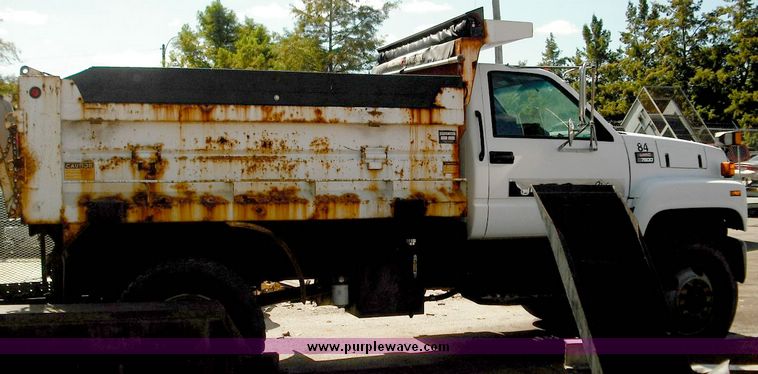 image for item 3826 2000 GMC C7500 dump truck with plow and spreader controls