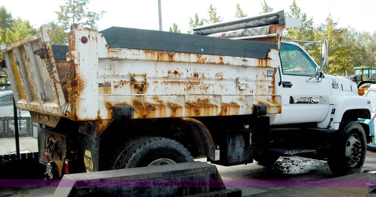 image for item 3826 2000 GMC C7500 dump truck with plow and spreader controls