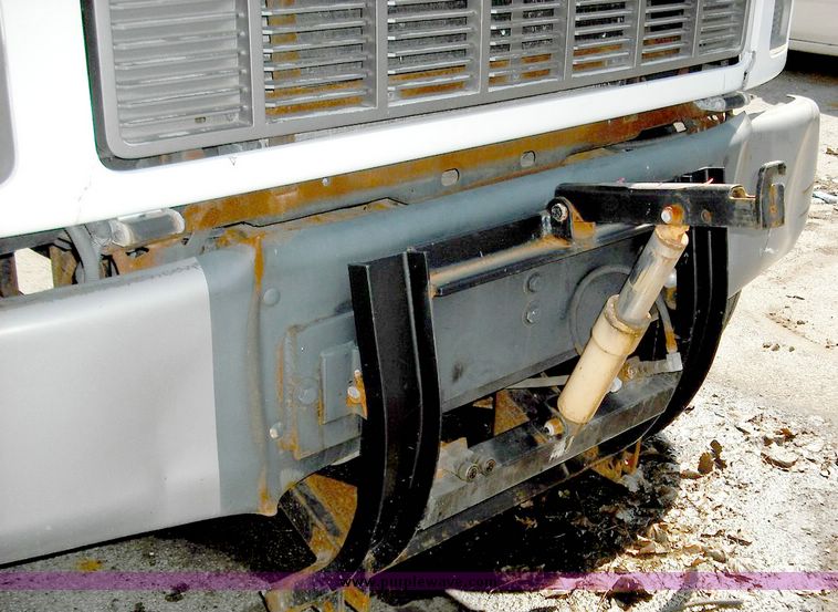 image for item 3826 2000 GMC C7500 dump truck with plow and spreader controls