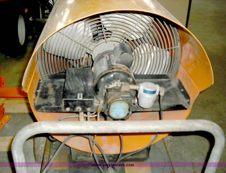image for item 3839 Portable kerosene/diesel 600,000 BTU heater