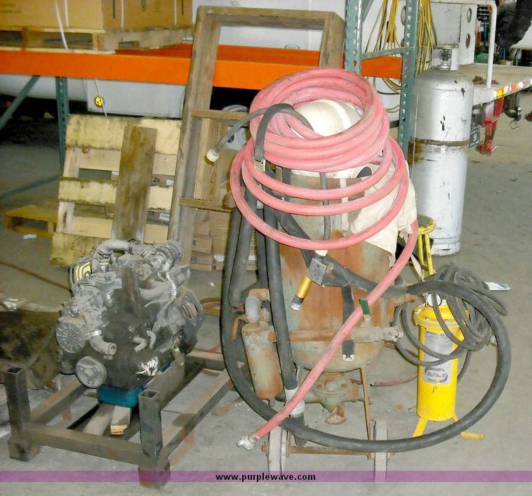 image for item 3871 Sand blaster with pressure pot and breathing filter