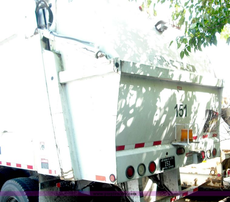 image for item 3882 2000 Peterbilt 320 refuse truck