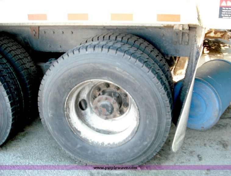 image for item 3882 2000 Peterbilt 320 refuse truck