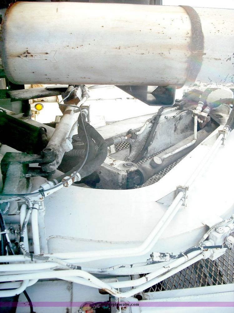 image for item 3882 2000 Peterbilt 320 refuse truck