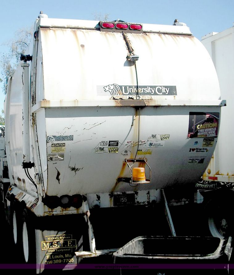 image for item 3885 2000 Volvo Xpeditor WXR refuse truck