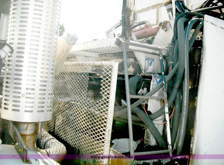 image for item 3885 2000 Volvo Xpeditor WXR refuse truck