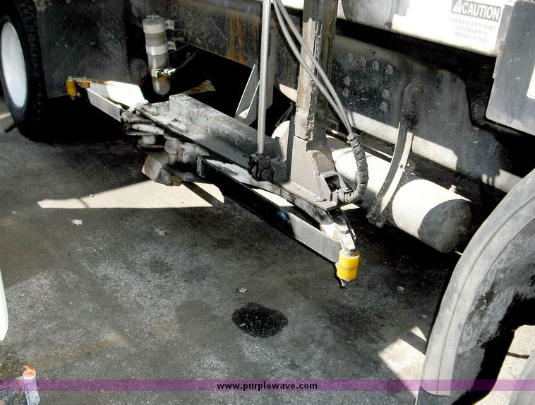 image for item 3885 2000 Volvo Xpeditor WXR refuse truck