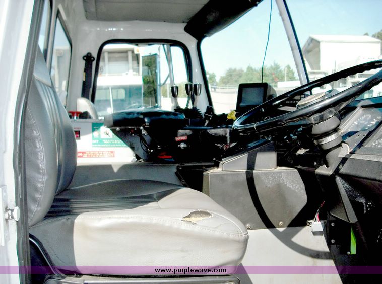 image for item 3885 2000 Volvo Xpeditor WXR refuse truck