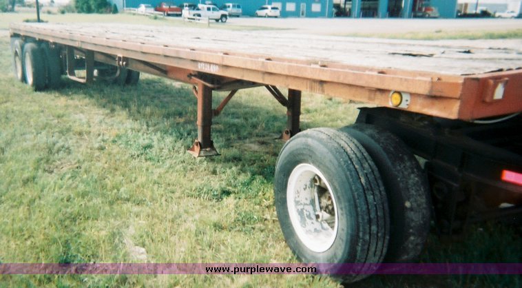 image for item 2500 1976 Hobb 42' flat bed semi trailer